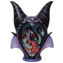 True Love's Kiss - Maleficent Diorama Headdress Figurine True Love's Kiss - Maleficent Diorama Headdress Figurine